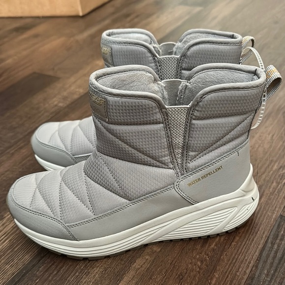 Women's Gray Quilted Winter Boots - Picture 1 of 6
